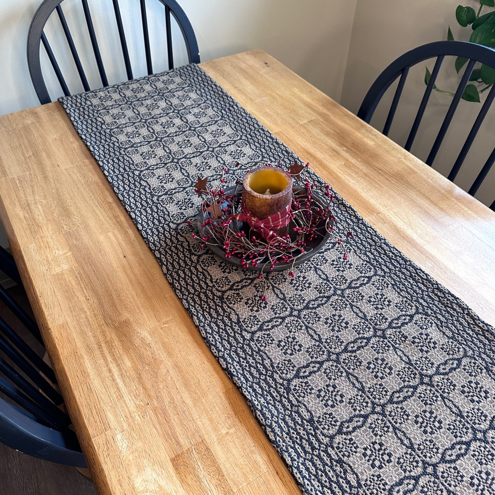 Pine Creek Saratoga Black and Tan Woven Table Runner 56"