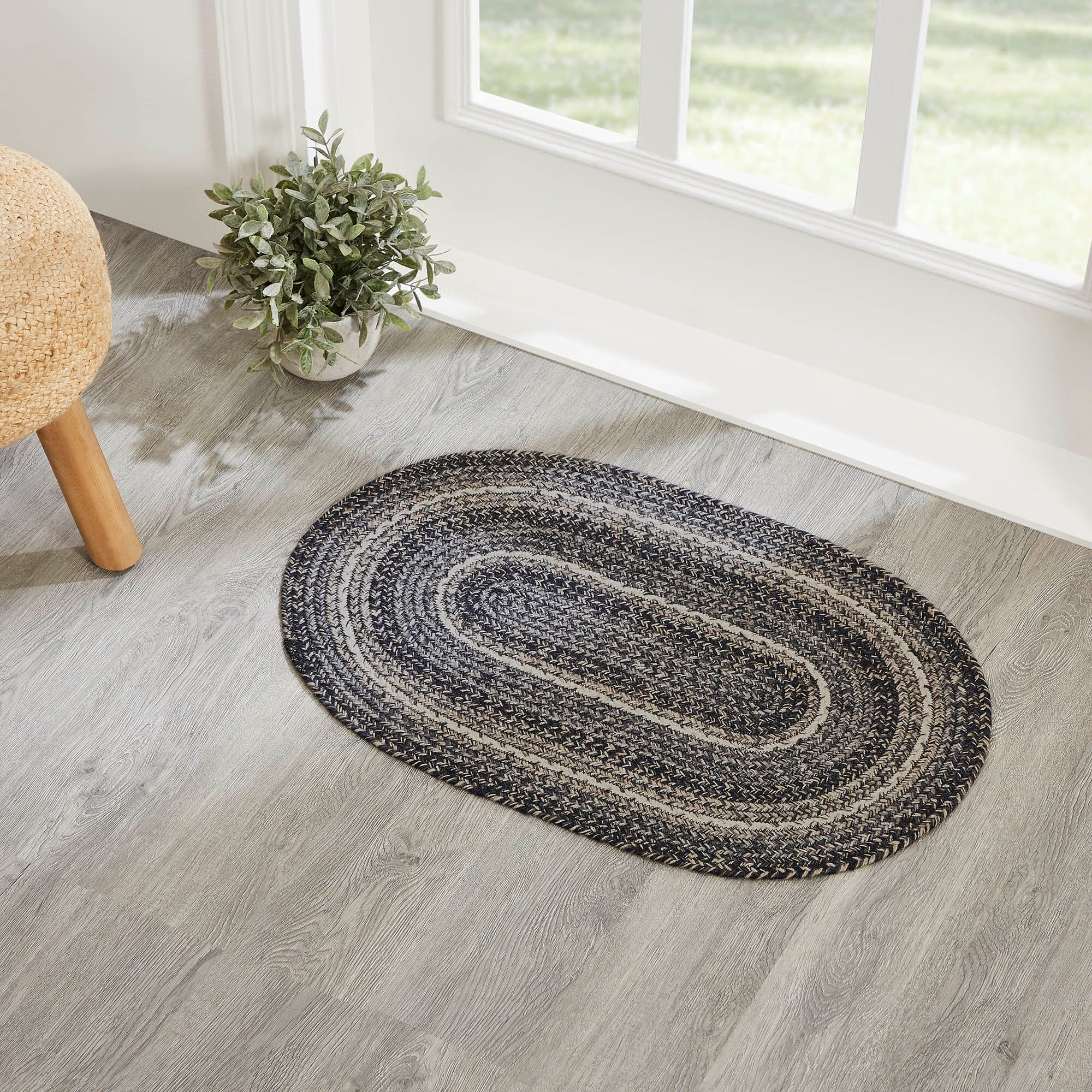 Sawyer Mill Black Oval Braided Rug 20x30