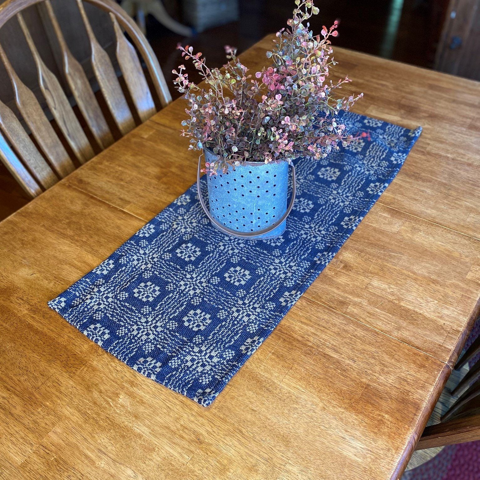 Pine Creek Gettysburg Navy and Tan Woven Table Runner 32"