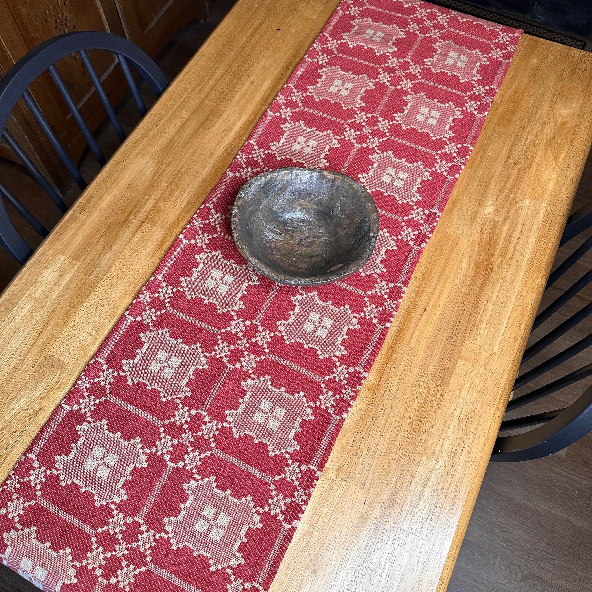 Pine Creek Newbury Cranberry and Tan Woven Table Runner 56"