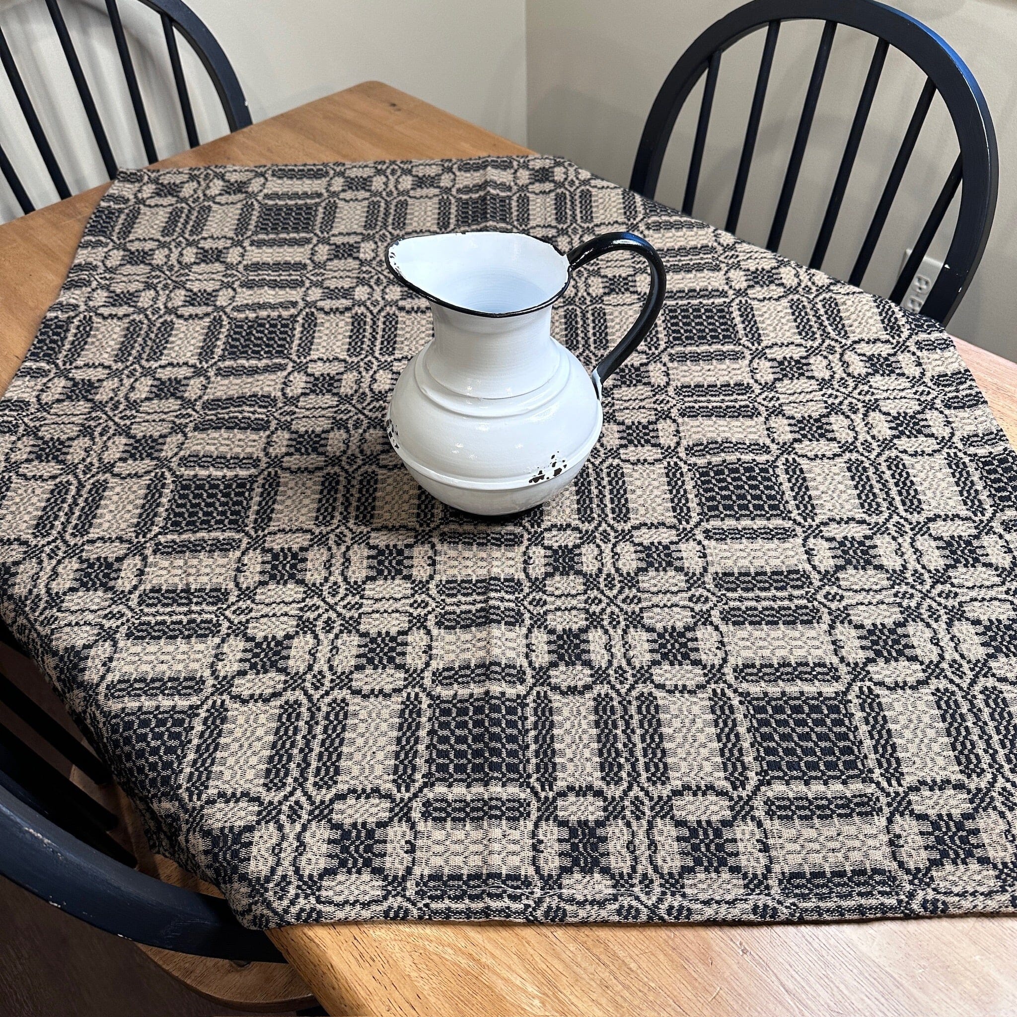 Small Table Rag Pine Creek Cambridge Black and Tan Woven Small Table Cloth 34