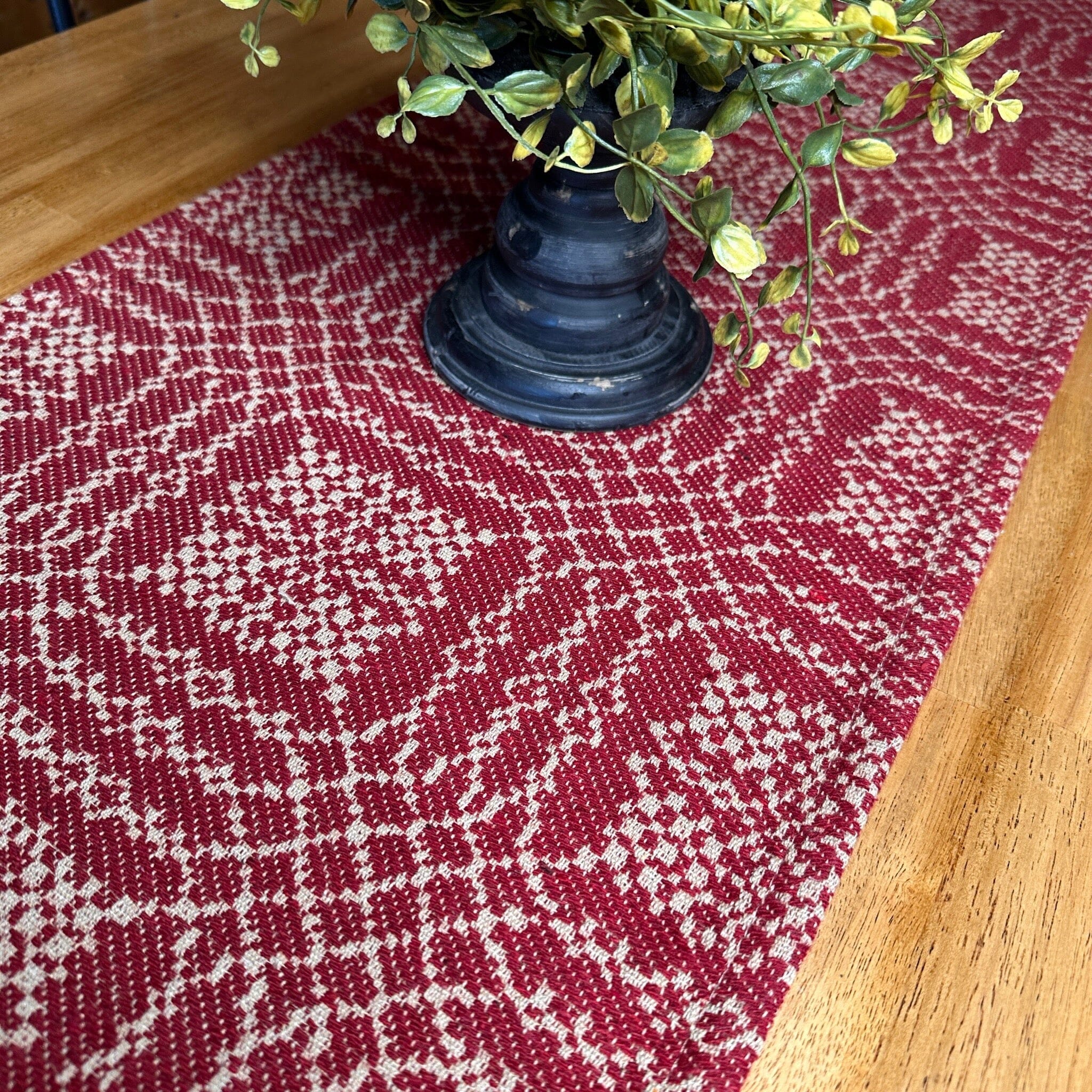 Pine Creek Nantucket Cranberry and Tan Woven Table Runner 32