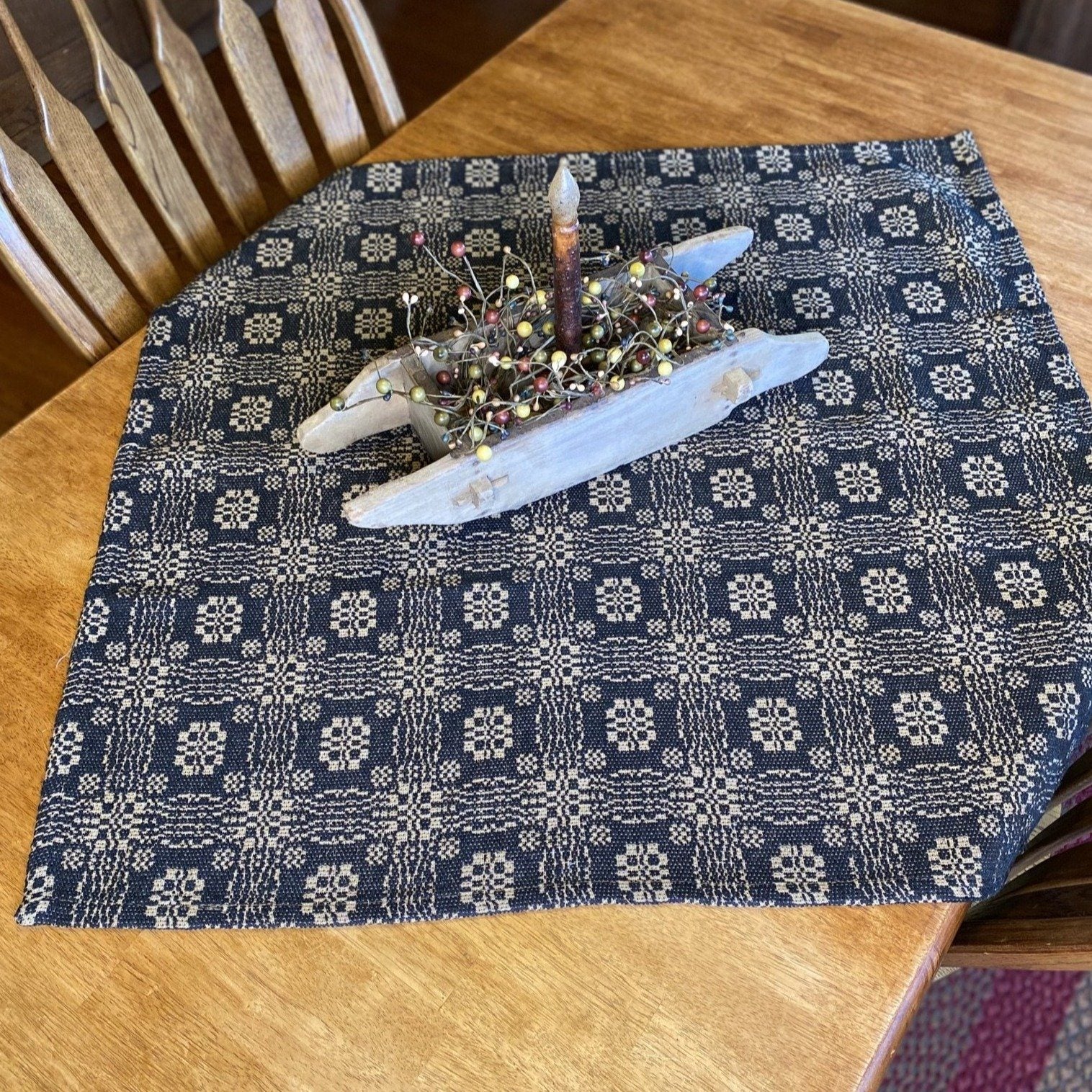 Small Table Rag Pine Creek Gettysburg Black and Tan Woven Small Table Cloth 34